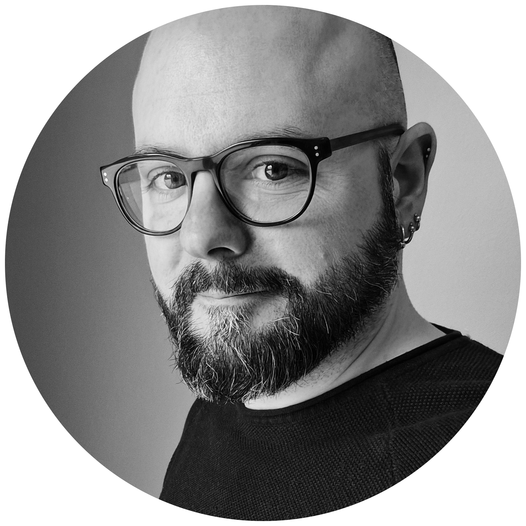 Portrait mickael rond Portrait noir et blanc de Mickael Zimmermann, designer et fondateur de Chaman Studio